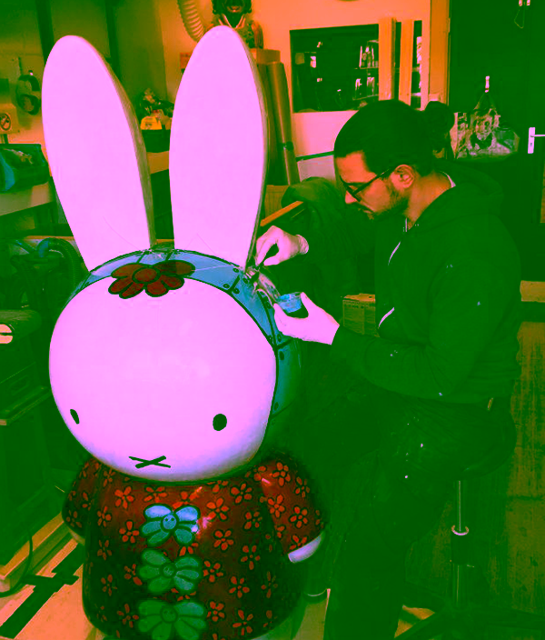 Hier wprdt het nijntje beeld van de mariaplaats gerestaureerd